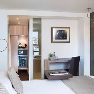 Maxim Opera Hotel